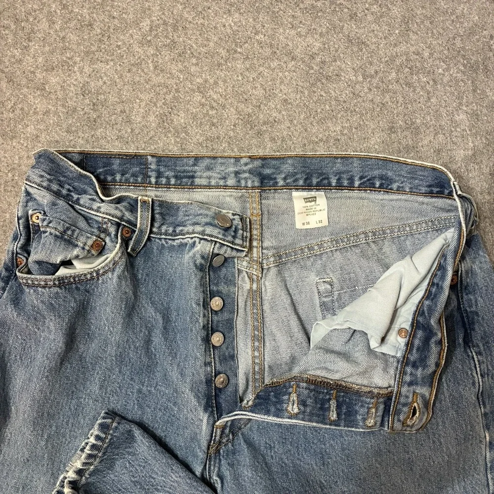 Vintage Levis Jeans Mens 32x30 Blue 501 Button Fly Original Denim Pants Y2K